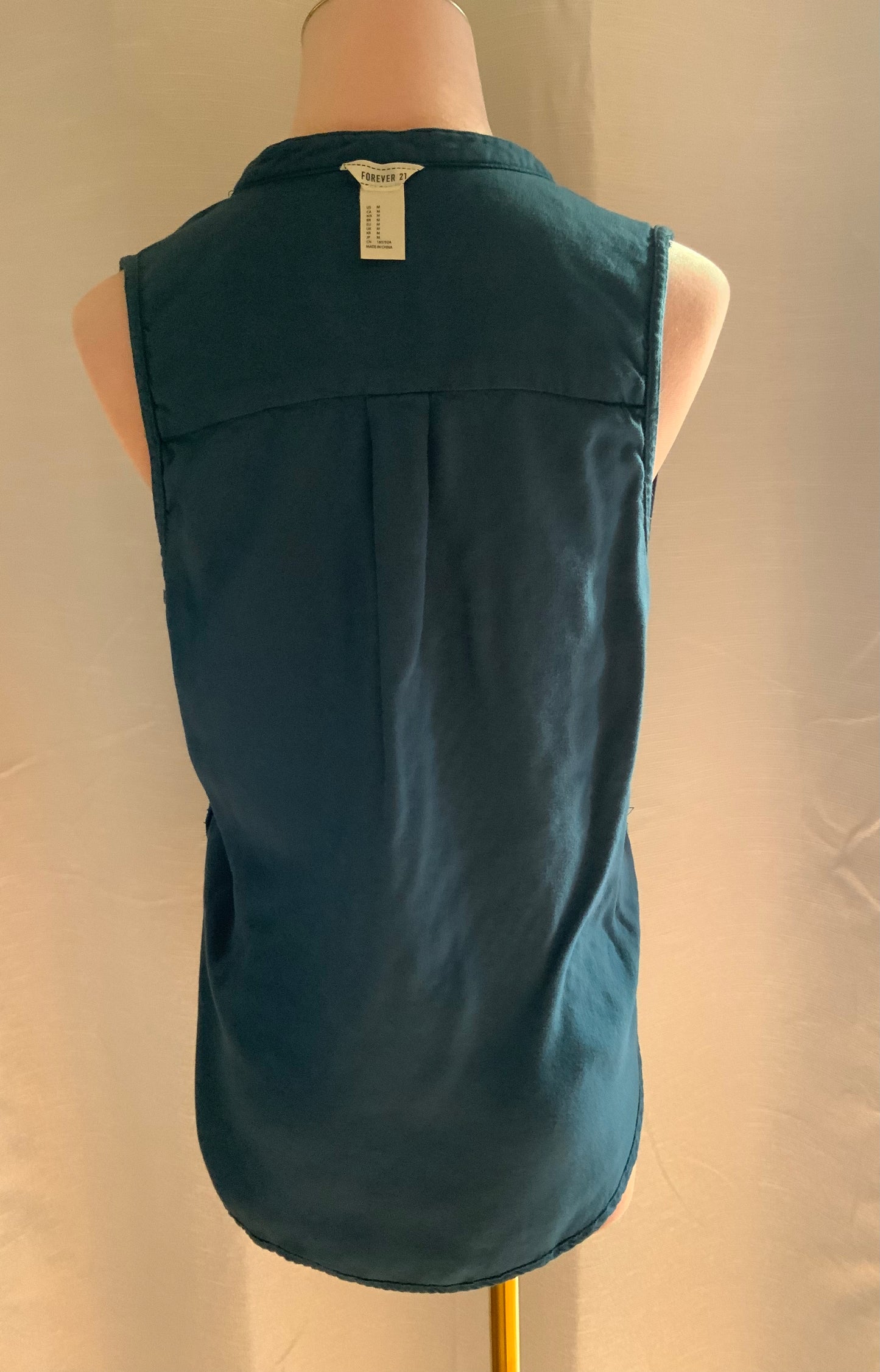 FOREVER 21 SLEEVELESS TOP
